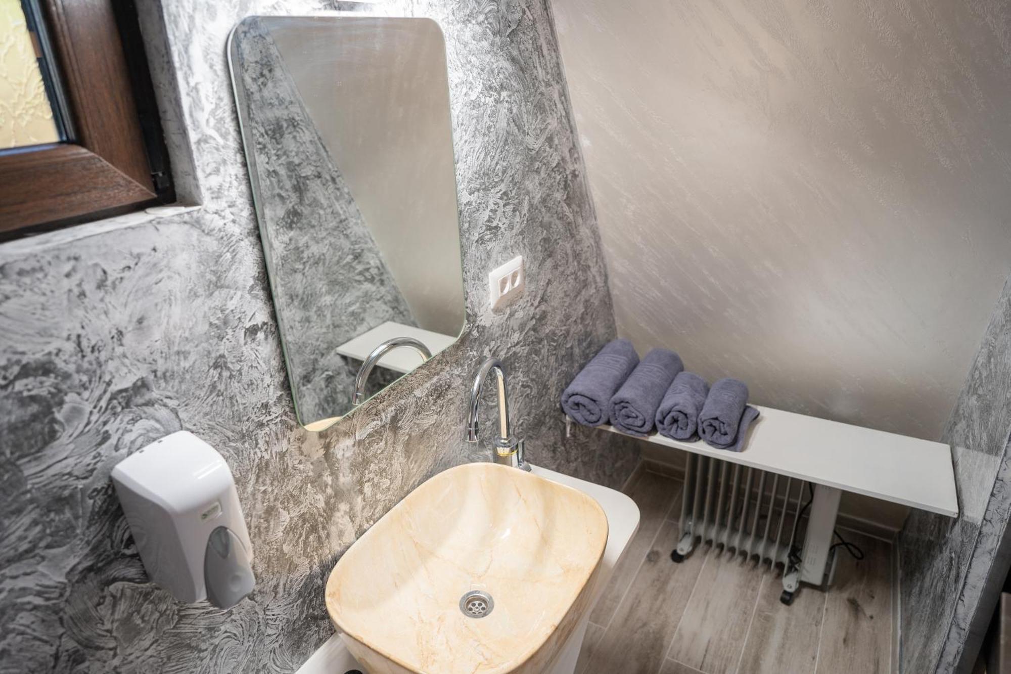 A Pisc Hotel Vatra Moldoviței Kültér fotó